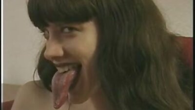 Slutty Girl nagyon élvezi mature szex filmek a Farm felfedezését